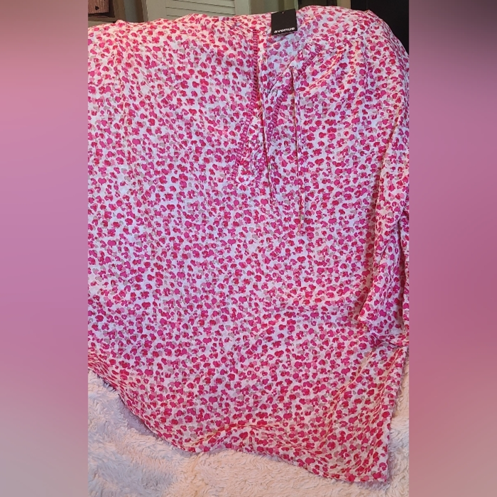 NWT Avenue peasant flowy top 18/20
